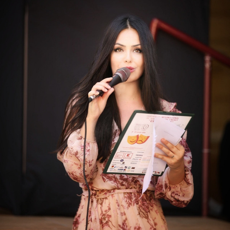 Stefania-Mihailescu-moderator-Asociatia-Falticeni-Cultural